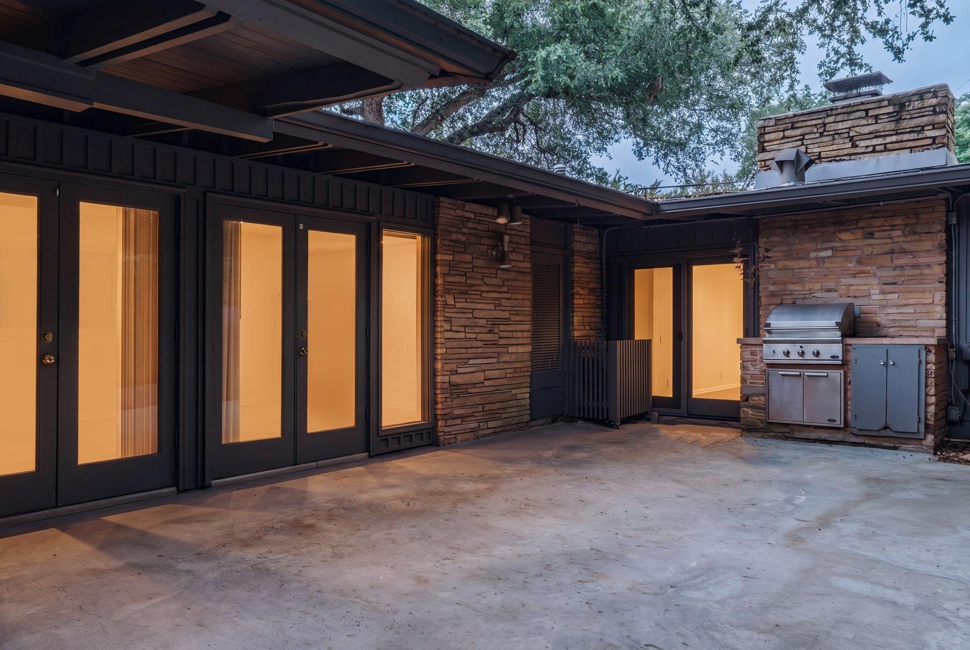 3304 Cherry Tree CIR