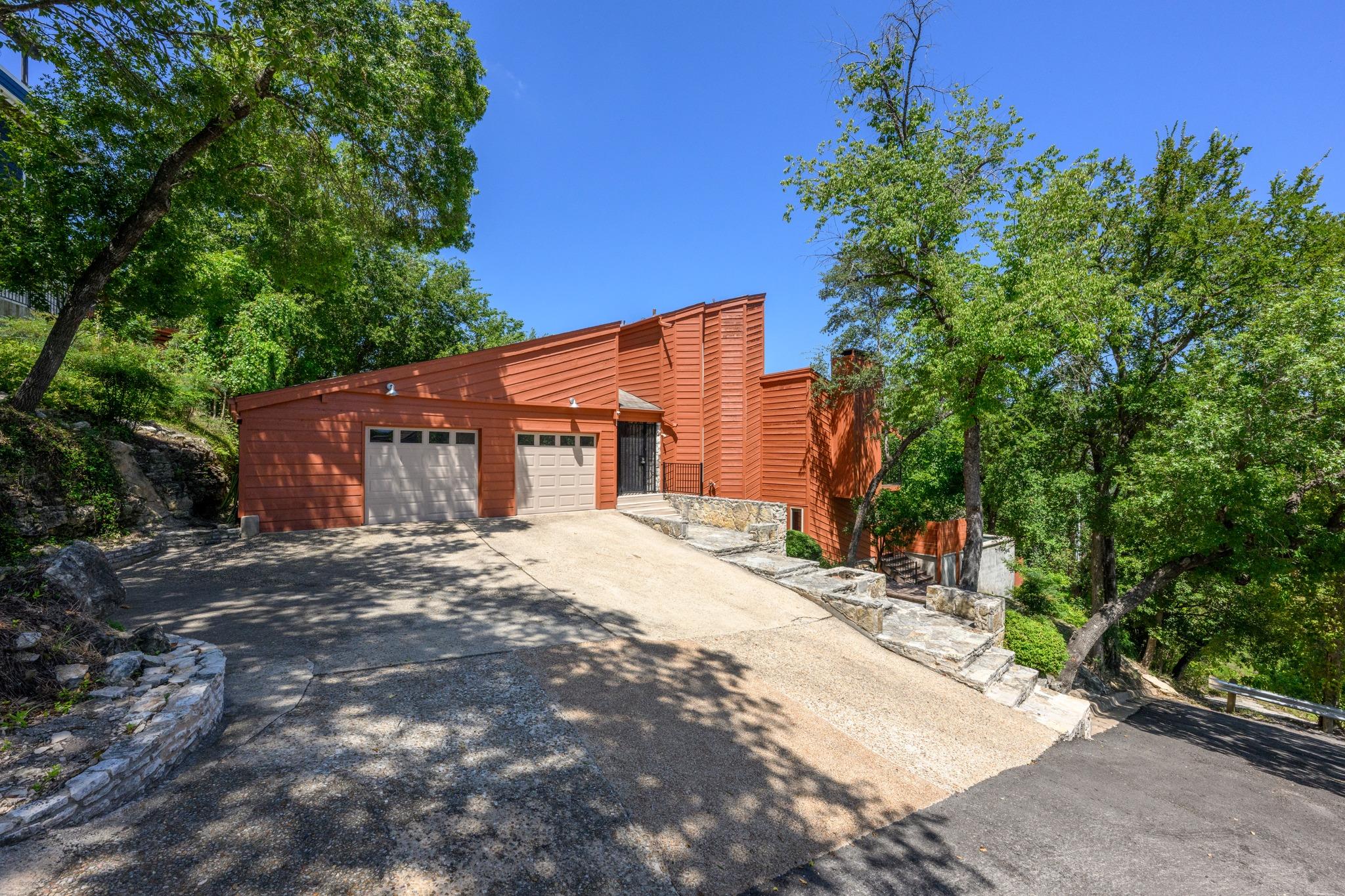 5104 Beverly Hills DR