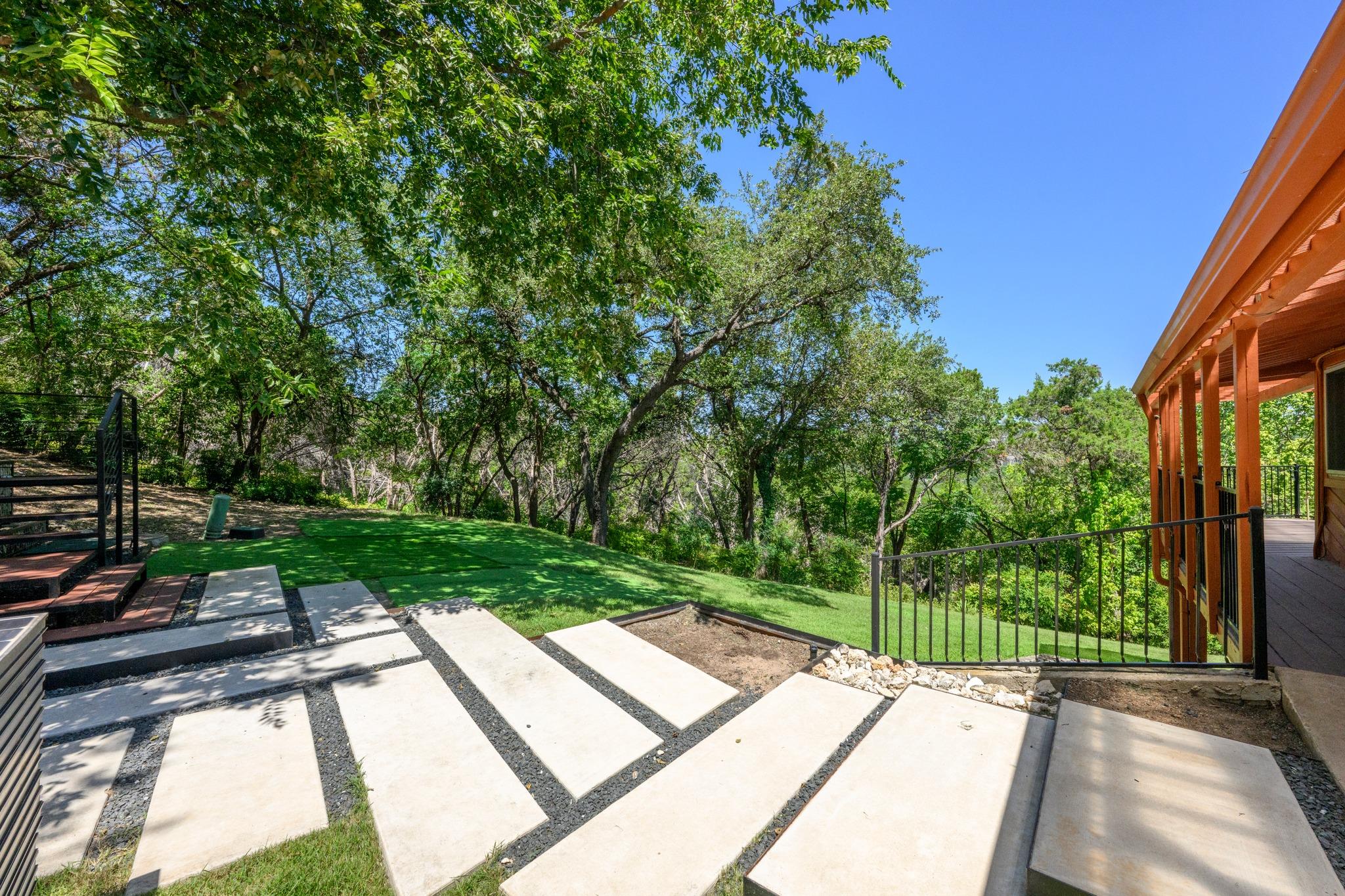 5104 Beverly Hills DR