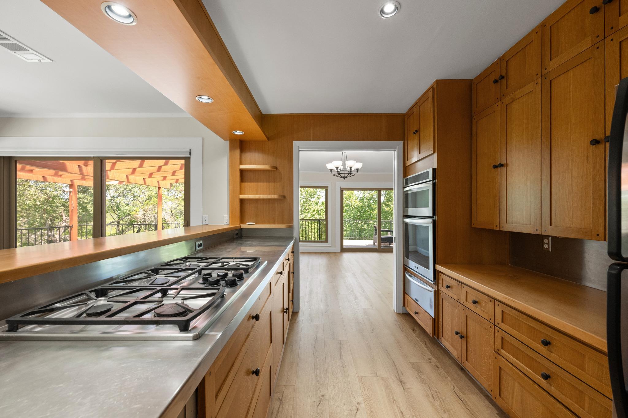 5104 Beverly Hills DR