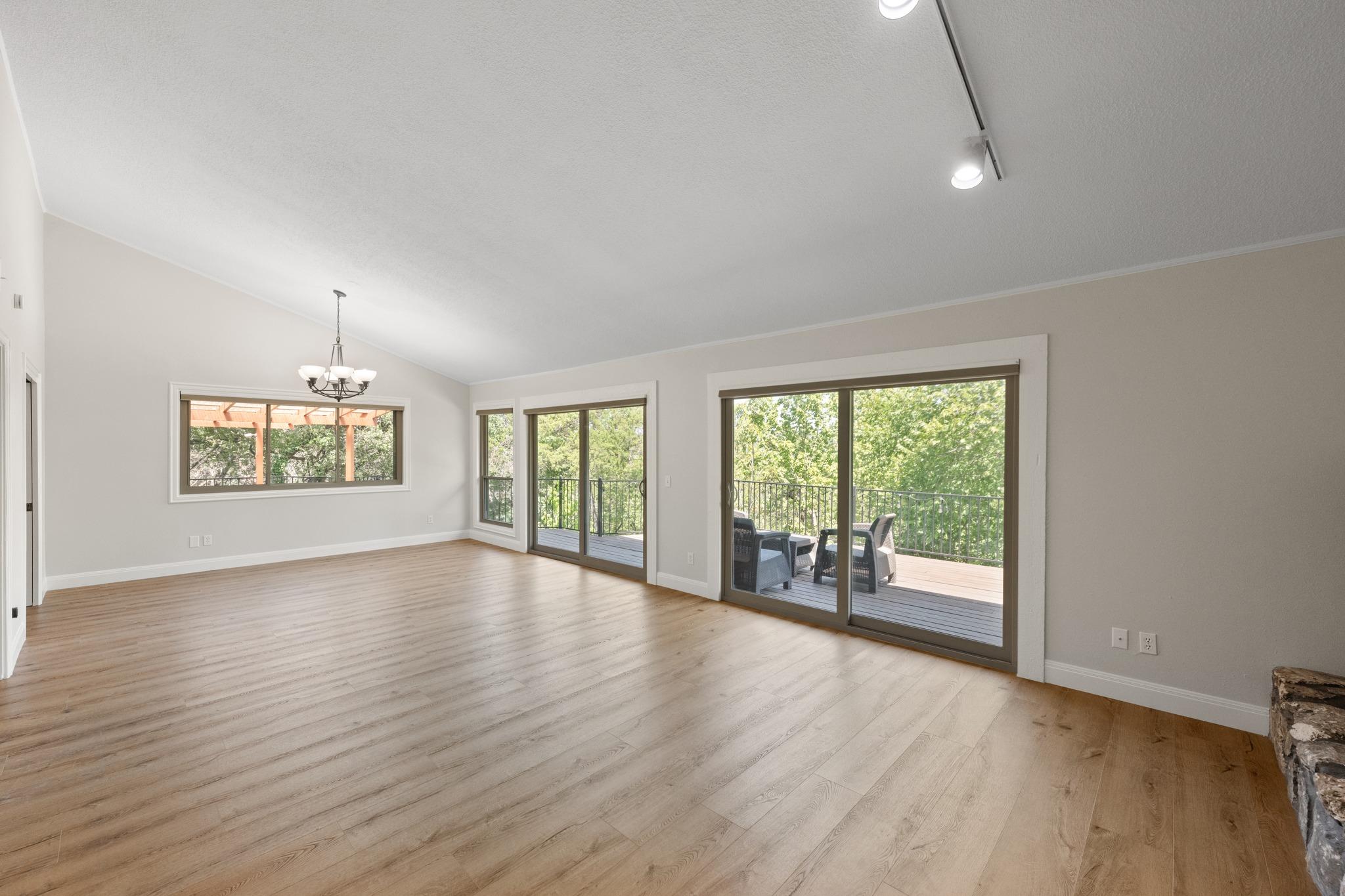 5104 Beverly Hills DR
