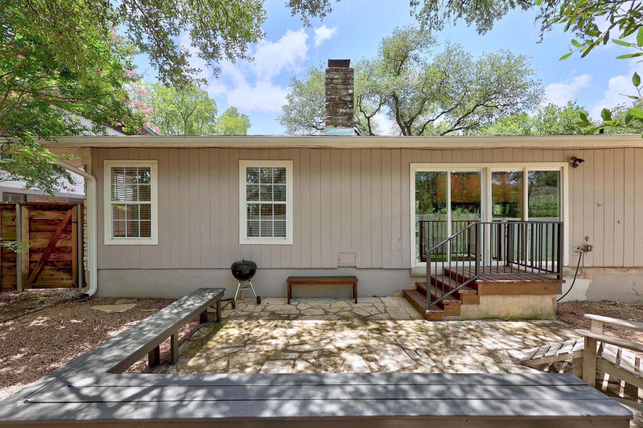3518 Lakeland DR