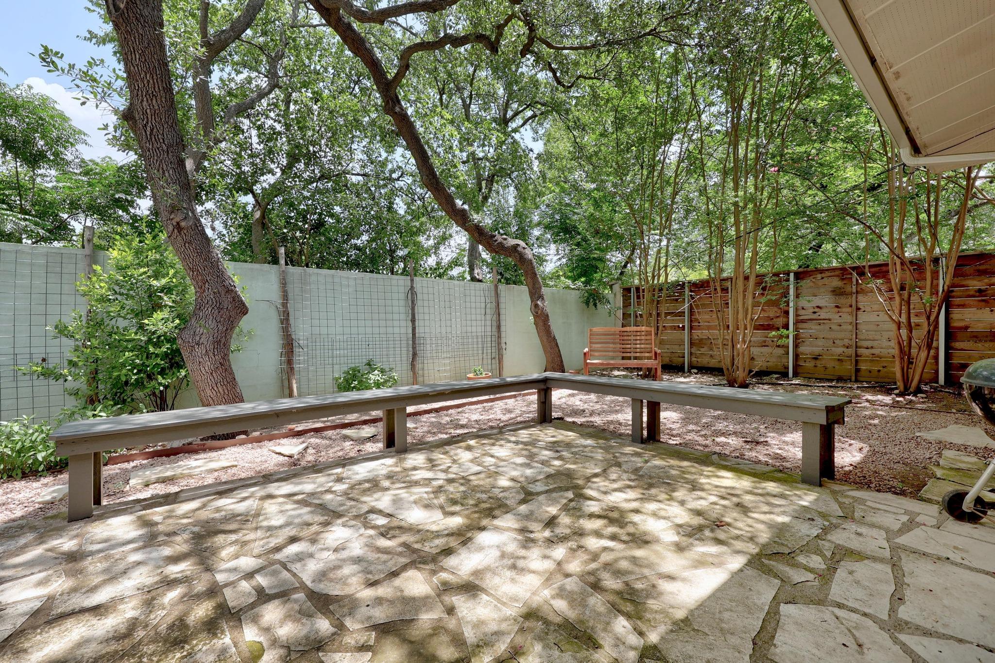 3518 Lakeland DR