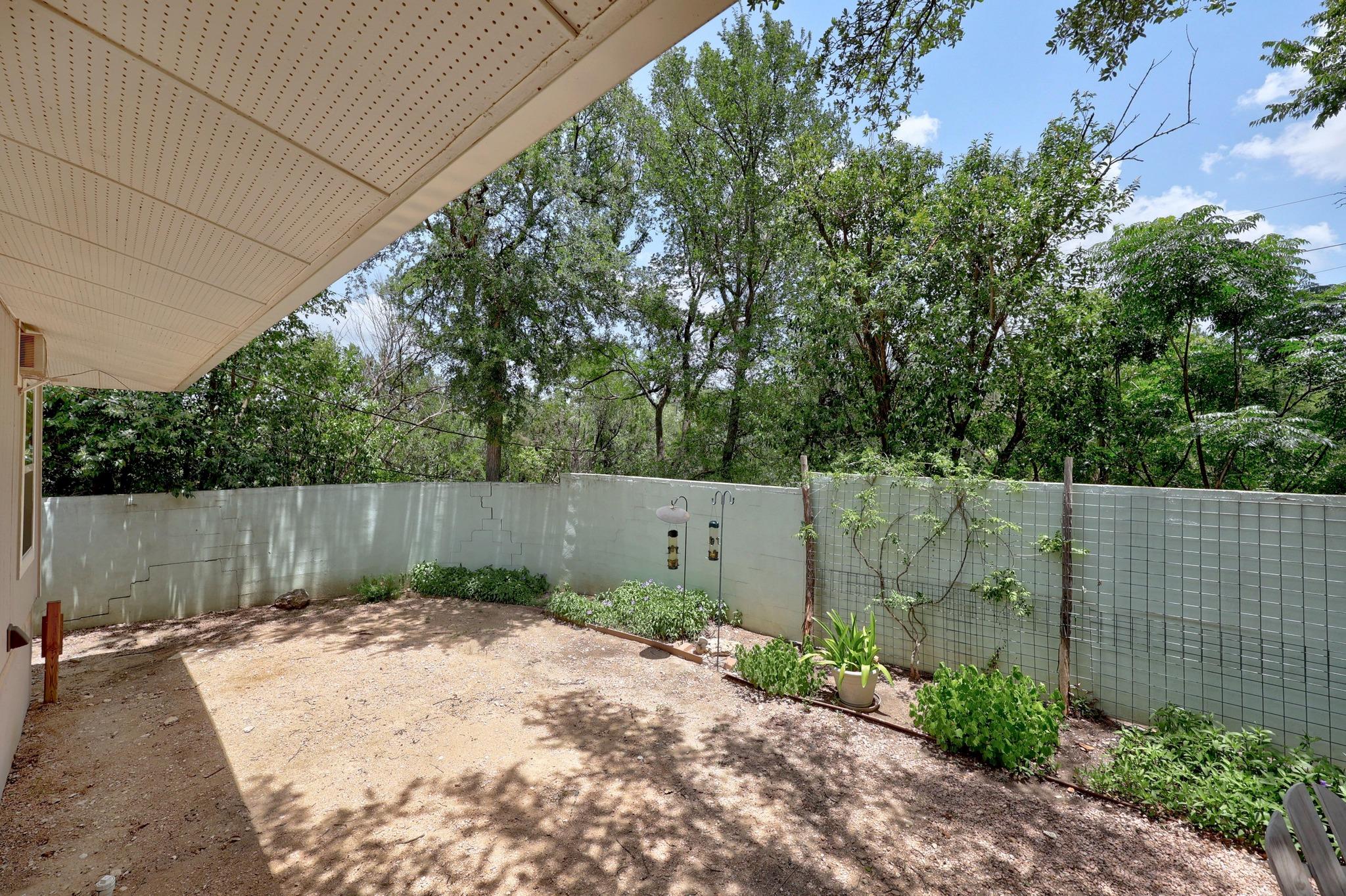 3518 Lakeland DR