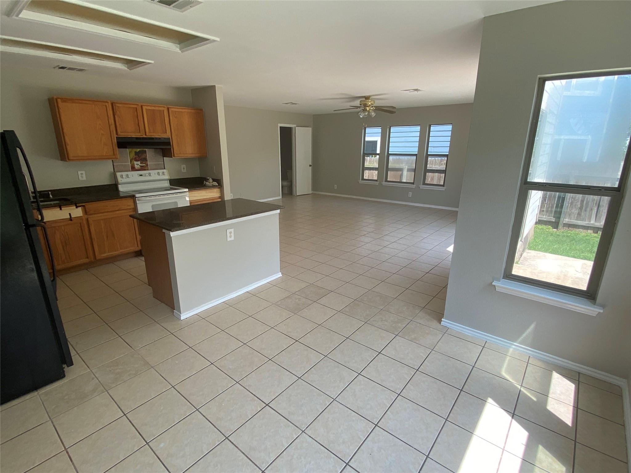 1405 Meadow PKWY