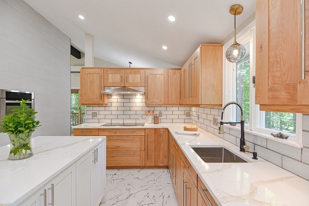 27 Adams Dr