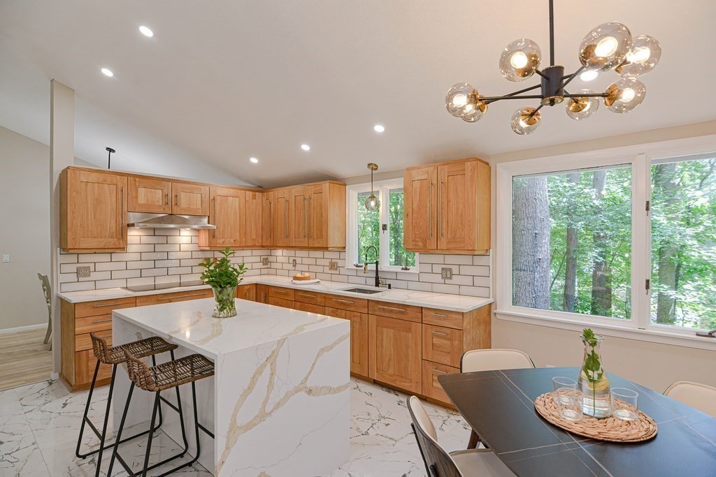 27 Adams Dr
