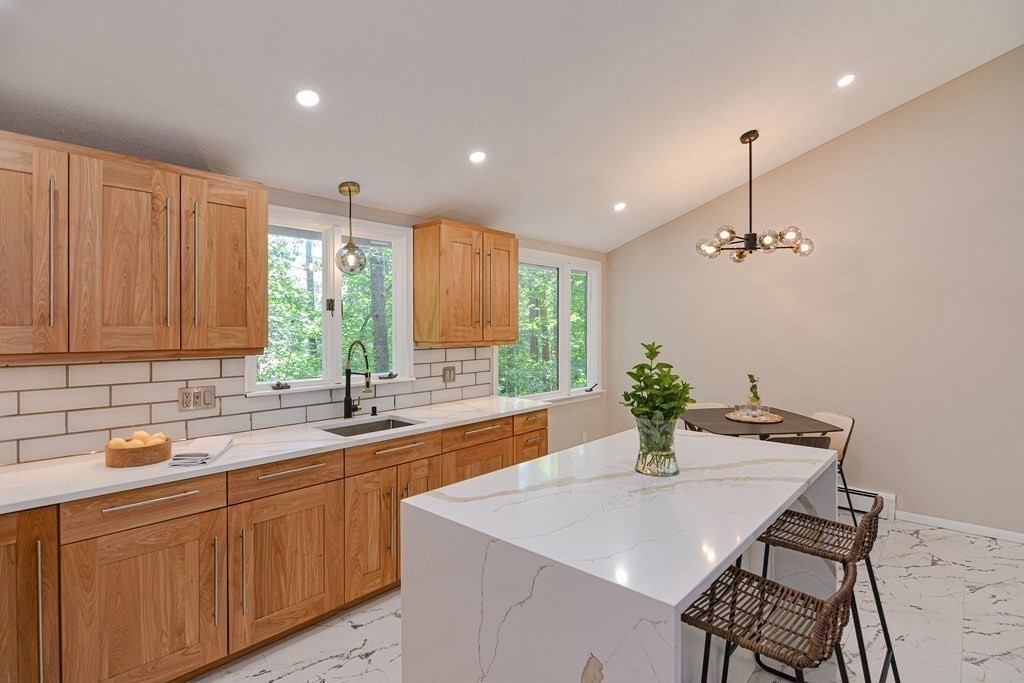 27 Adams Dr