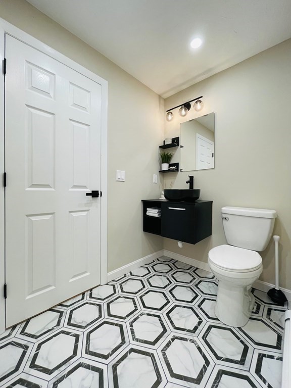27 Adams Dr