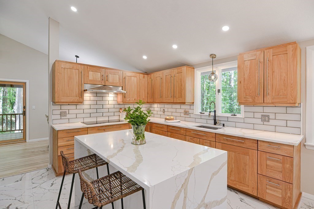 27 Adams Dr