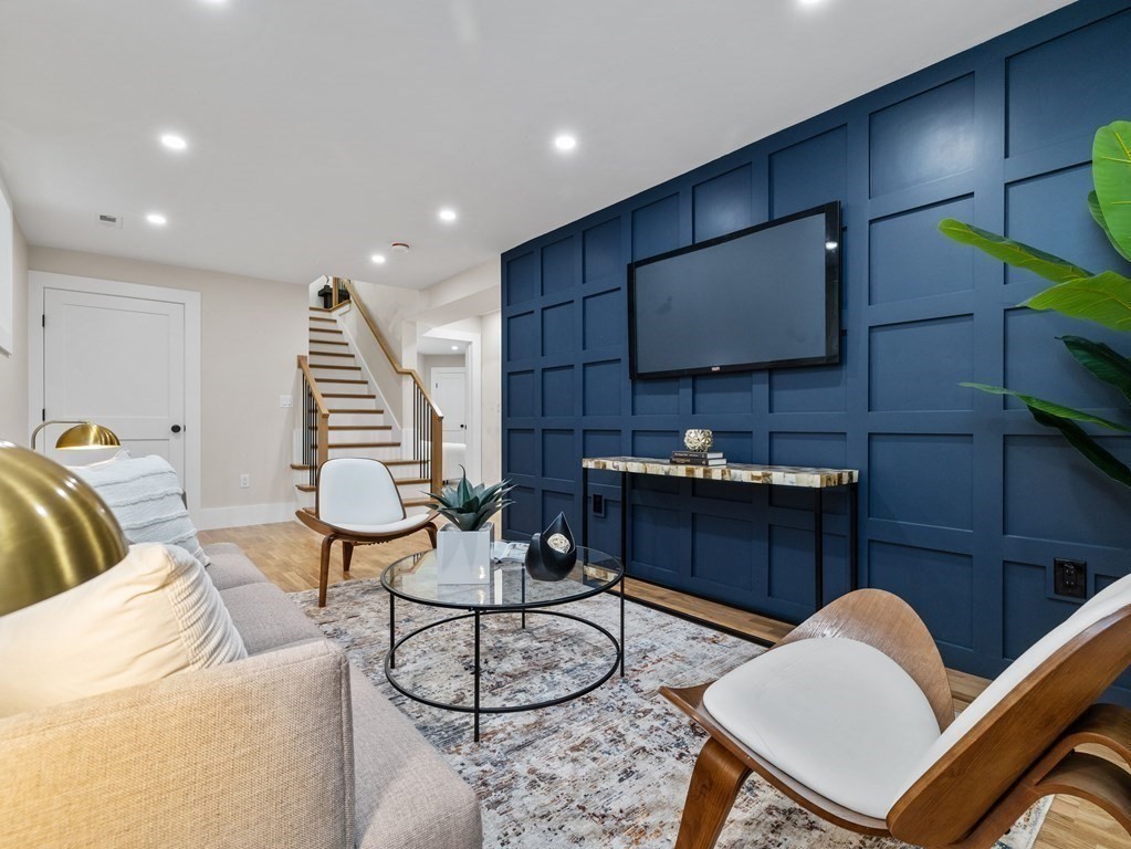 62 Marshall St # 1