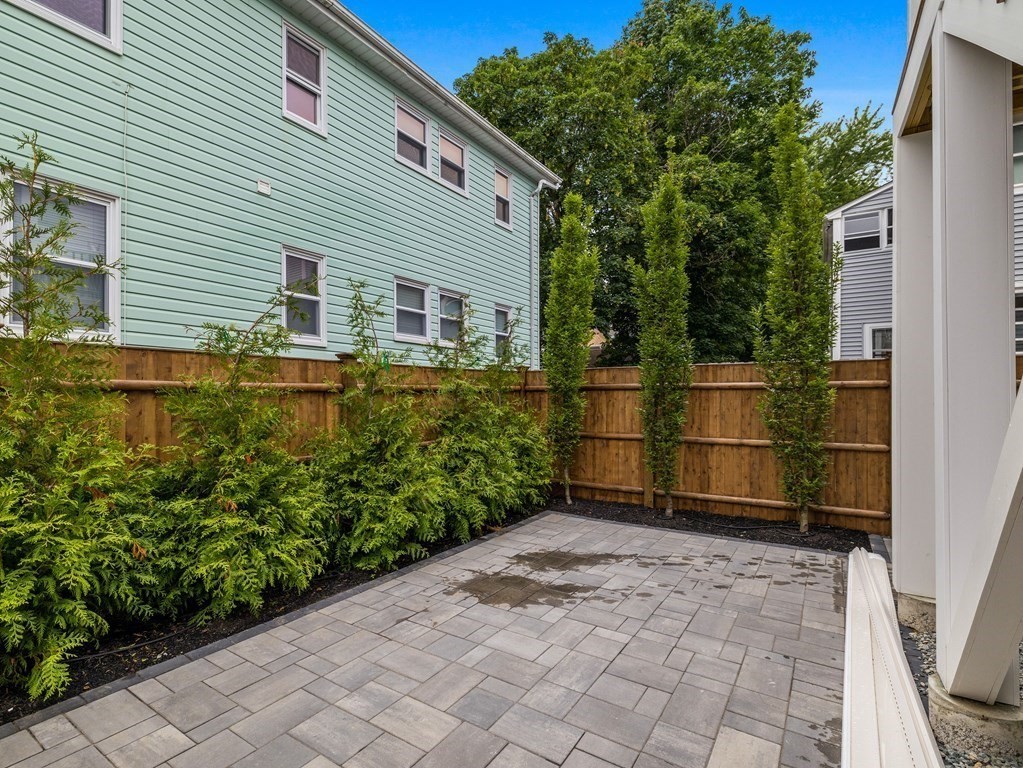 62 Marshall St # 1