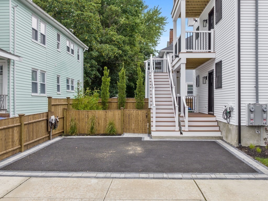 62 Marshall St # 1