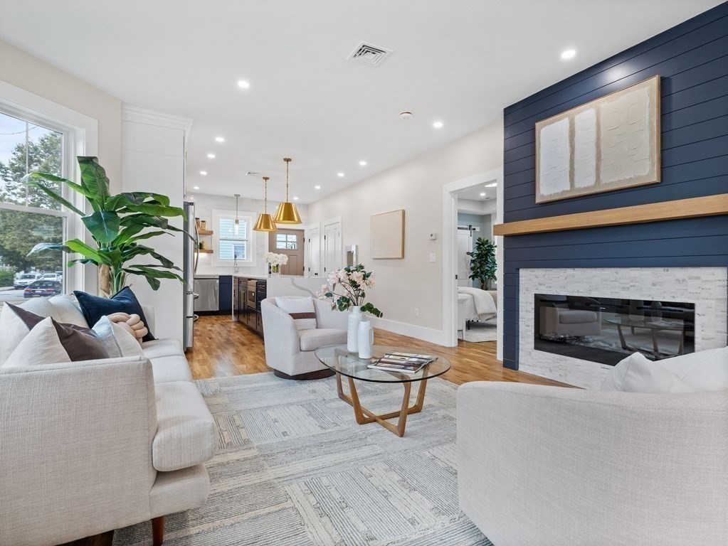 62 Marshall St # 1