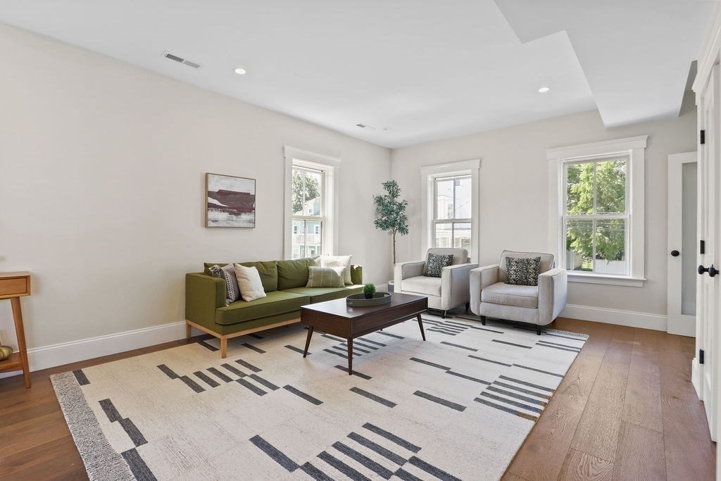 83 Glendower Rd # 2