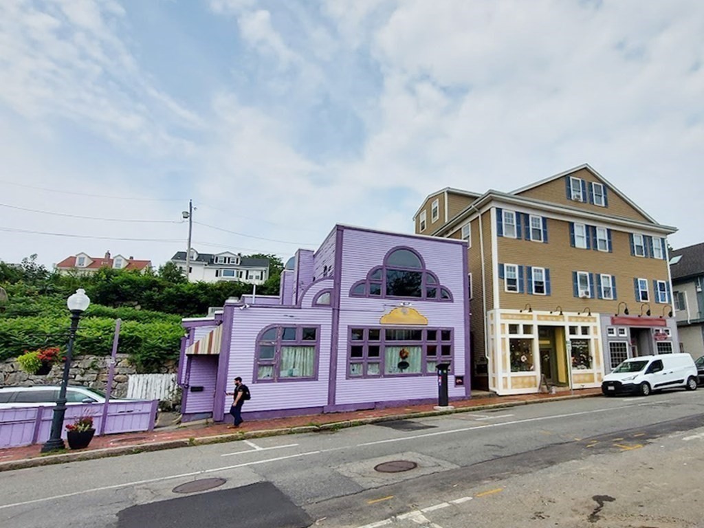 272 Main St