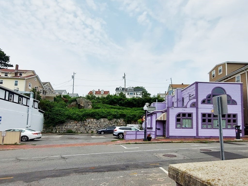 272 Main St
