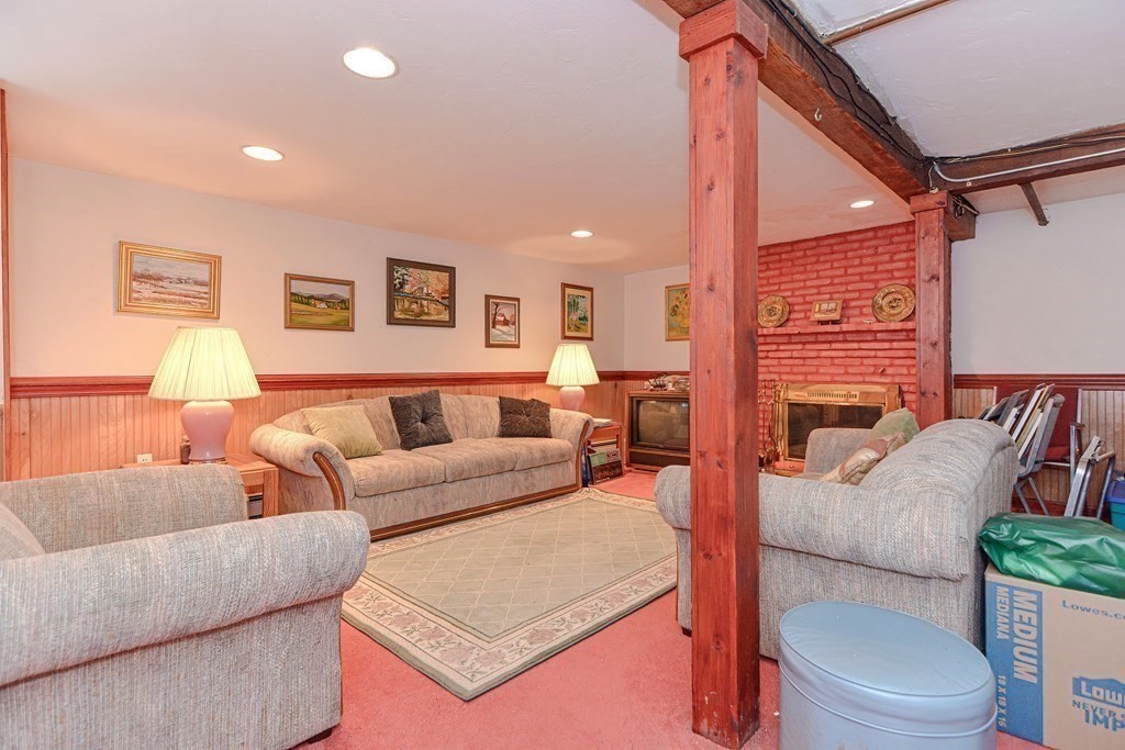 84 Plymouth Rd