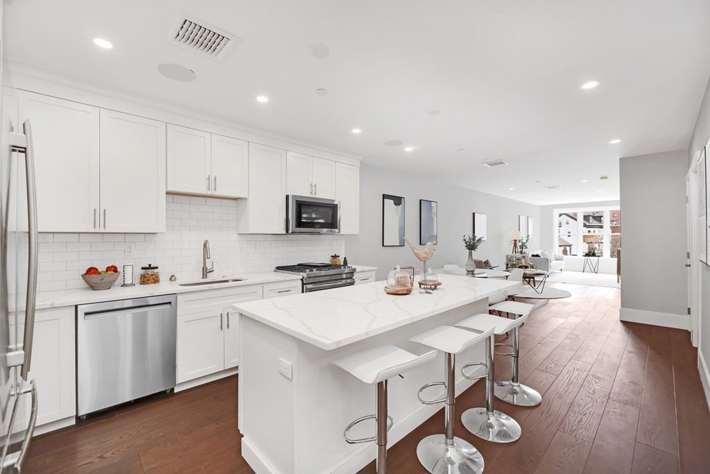 480 West Broadway # 201