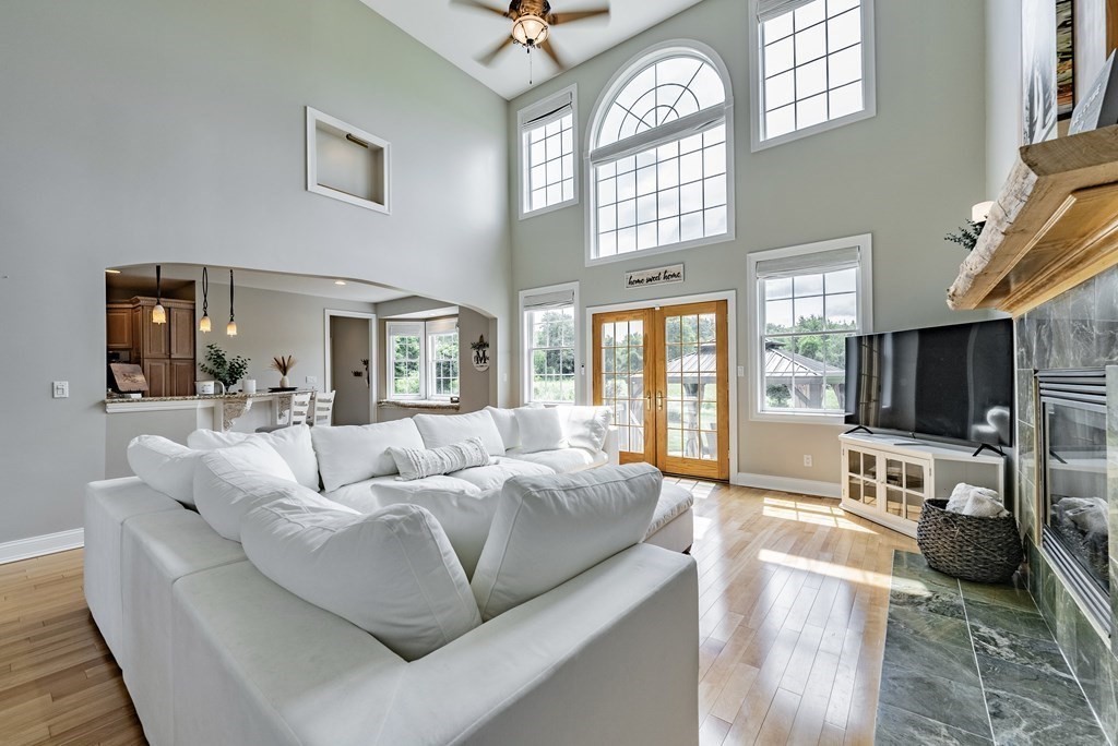 15 Wandering Meadows Ln