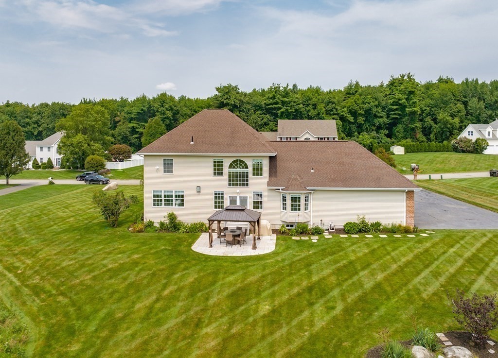 15 Wandering Meadows Ln