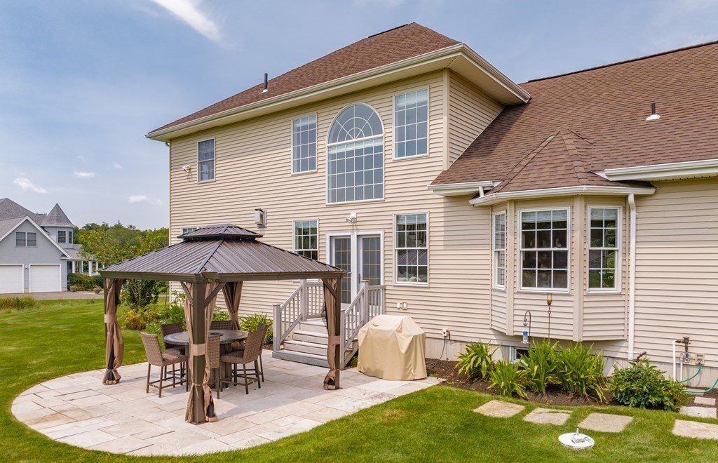 15 Wandering Meadows Ln