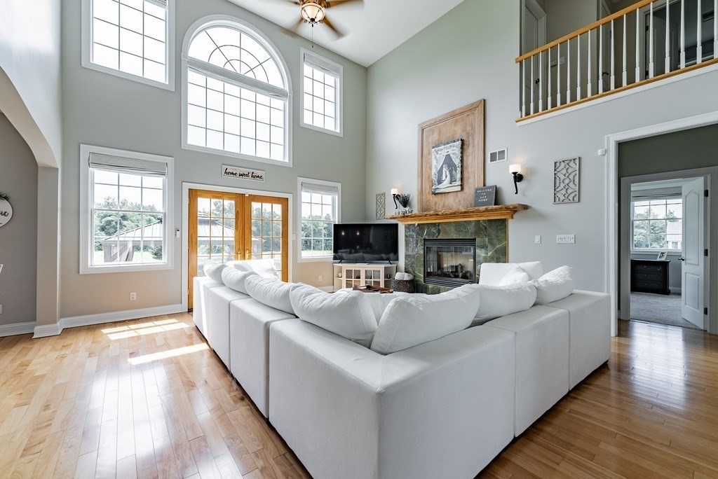 15 Wandering Meadows Ln