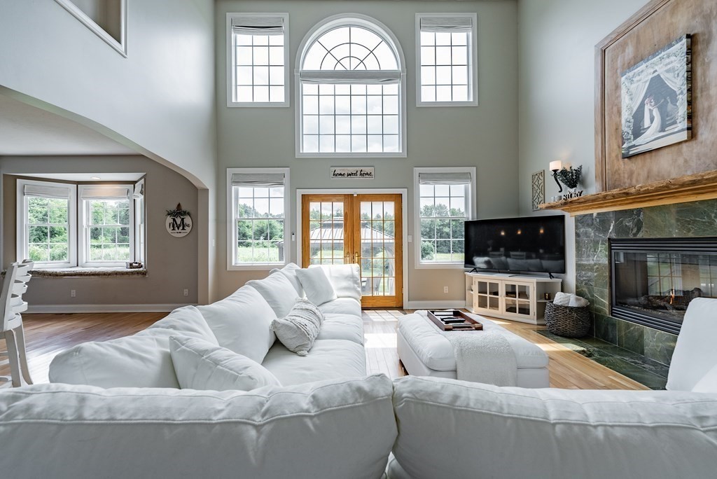 15 Wandering Meadows Ln