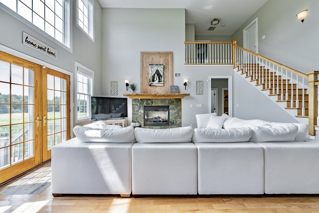 15 Wandering Meadows Ln