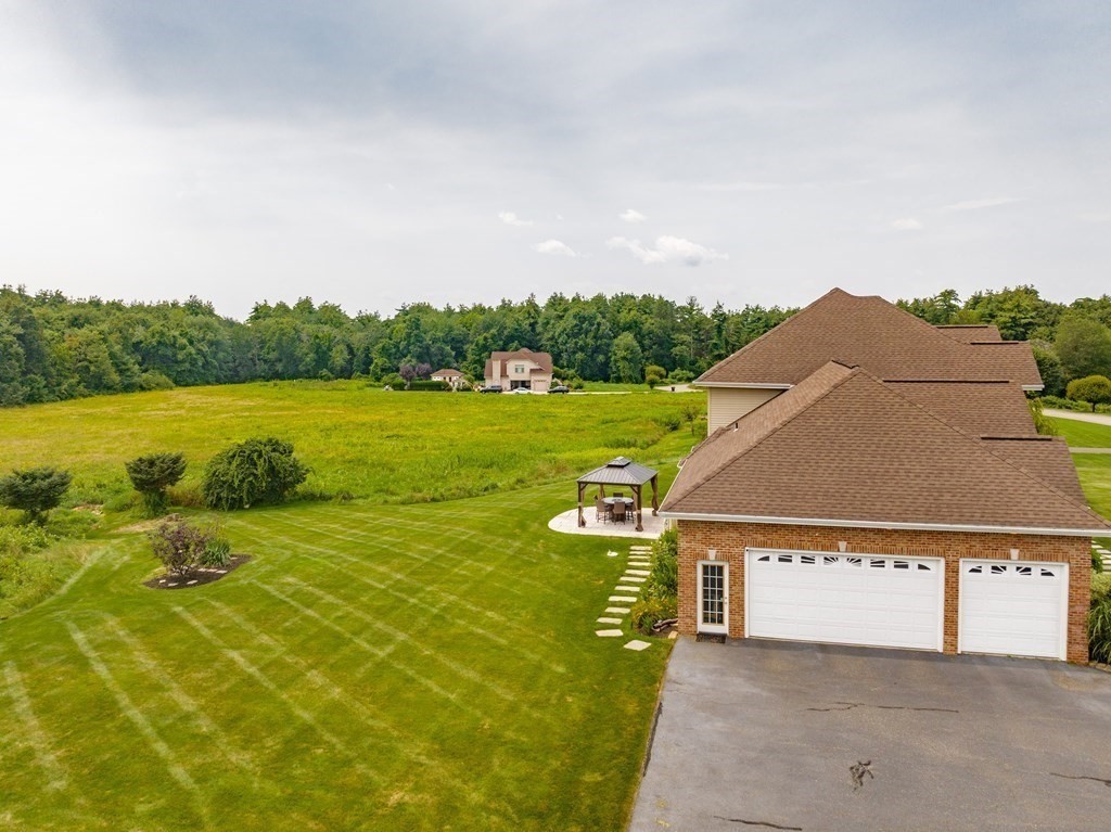 15 Wandering Meadows Ln