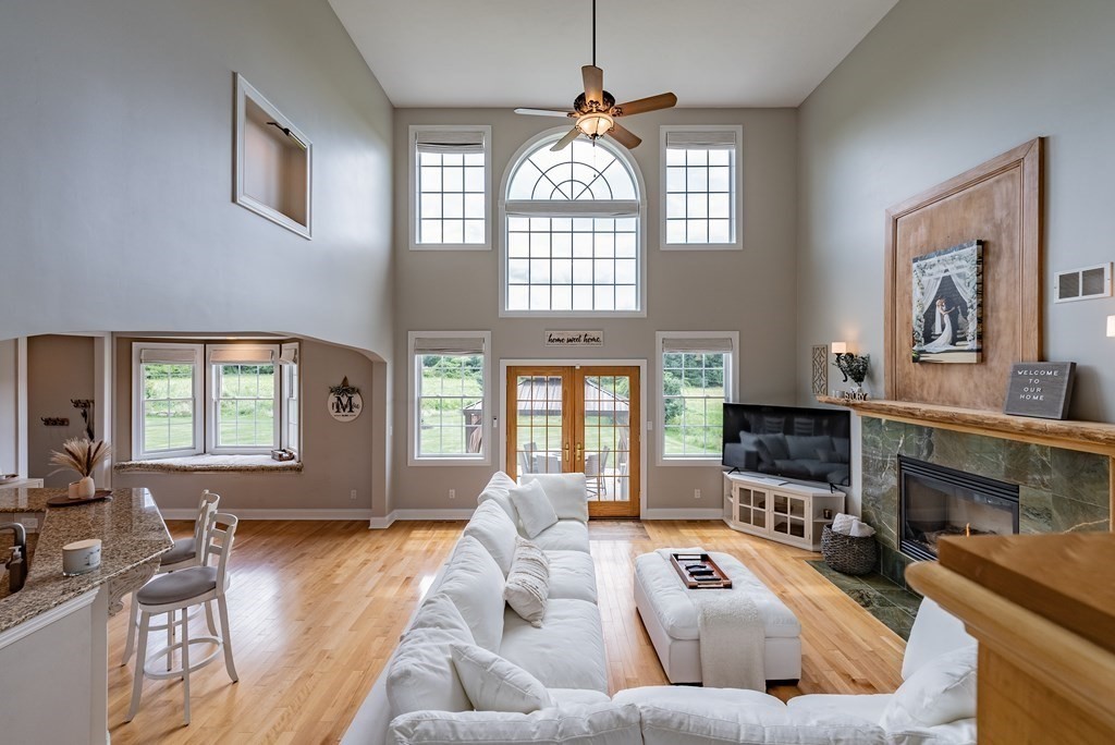 15 Wandering Meadows Ln