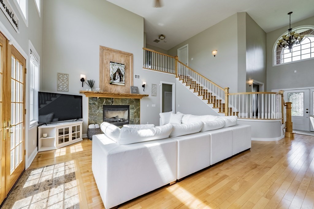 15 Wandering Meadows Ln