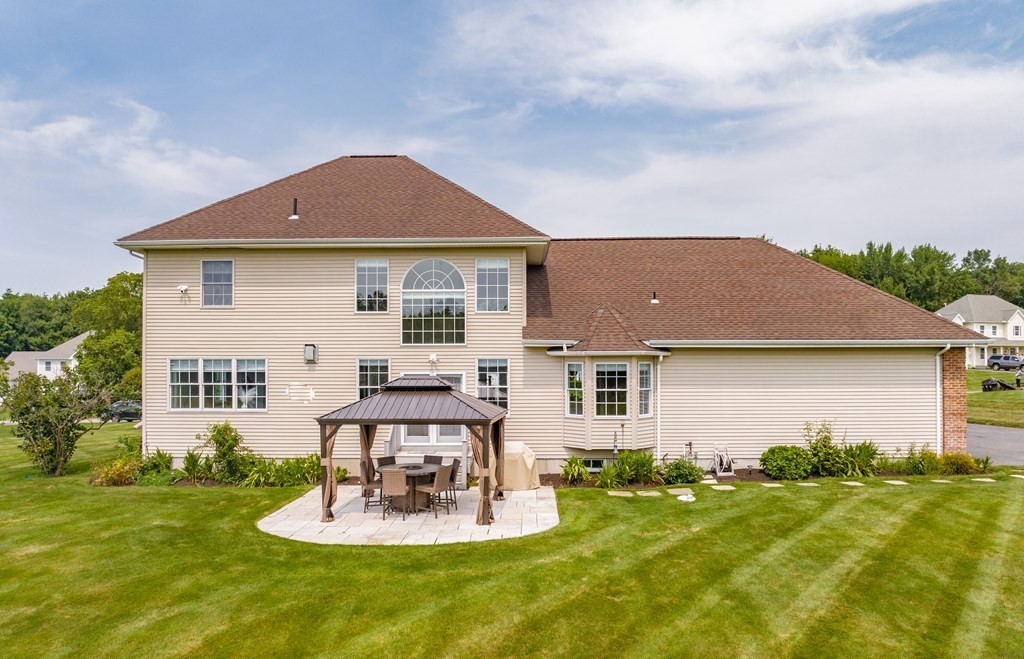 15 Wandering Meadows Ln