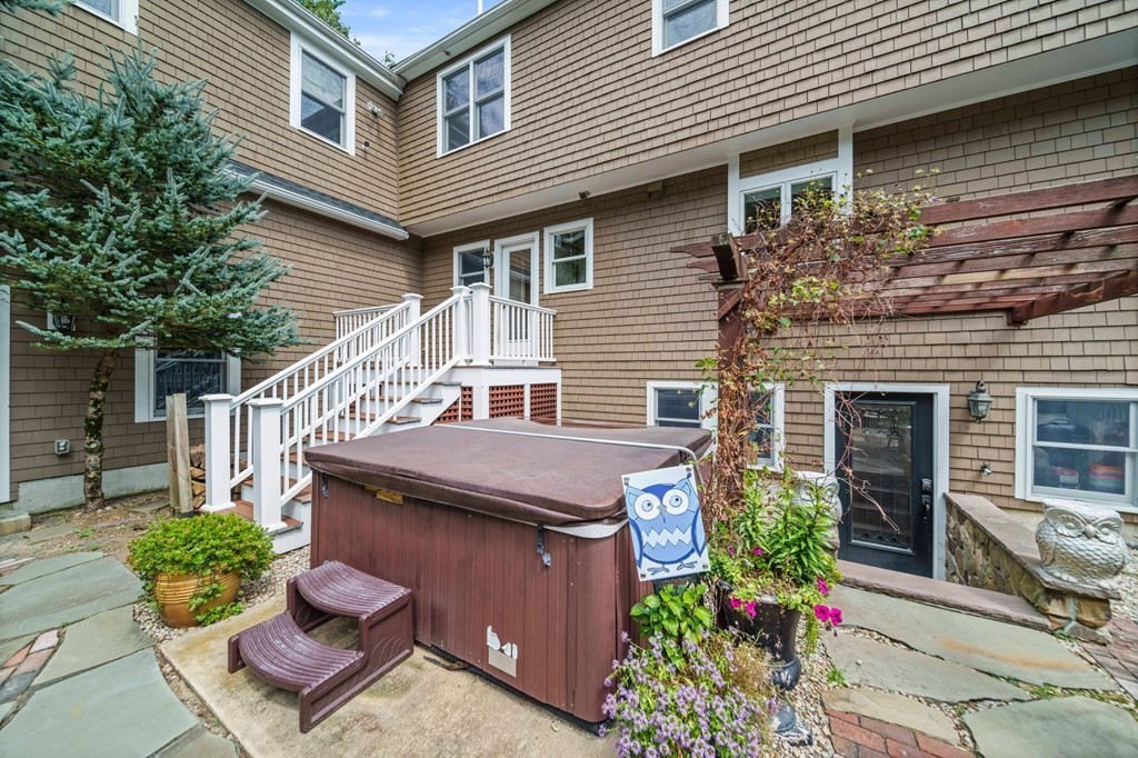171 River Rd