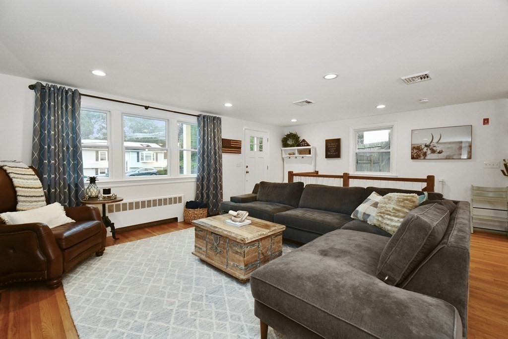 338 Russell St