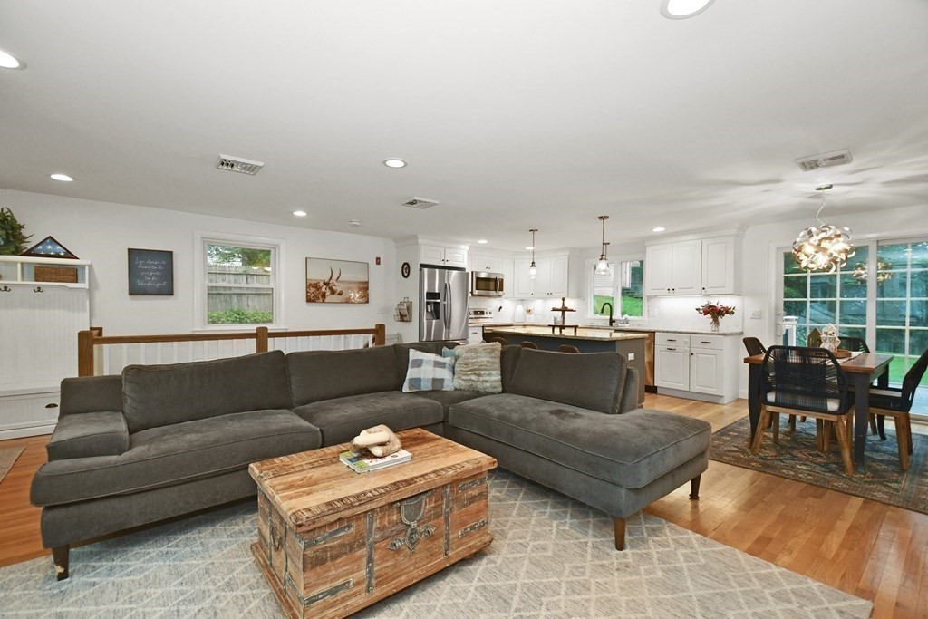 338 Russell St
