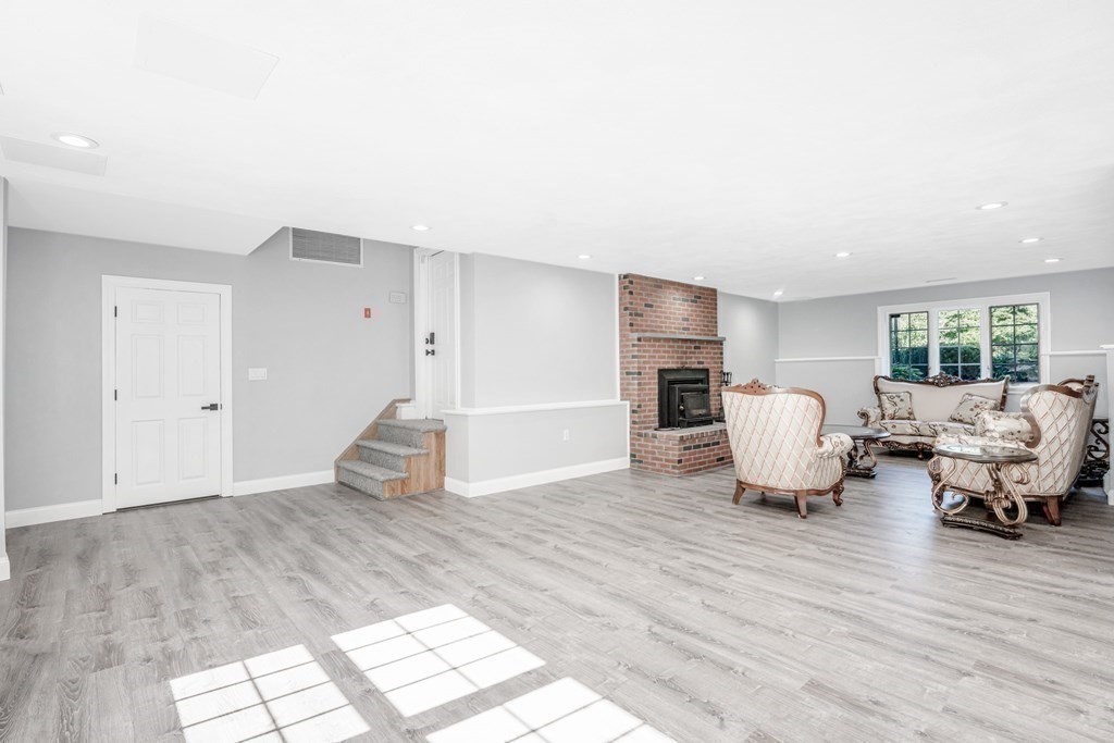 48 Bogle St