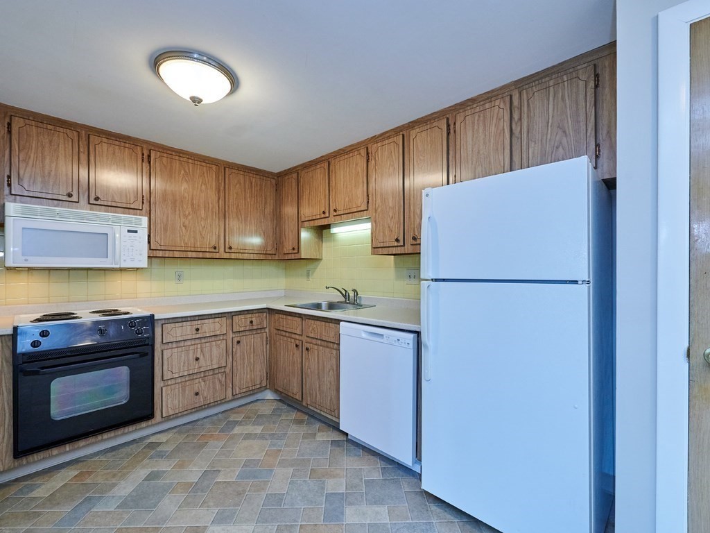 13-7 Old Colony Lane # 7 Unit: 13-7