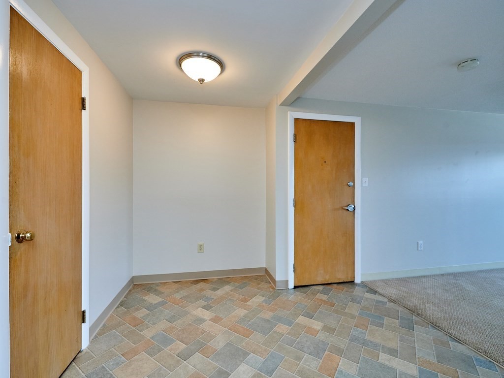 13-7 Old Colony Lane # 7 Unit: 13-7