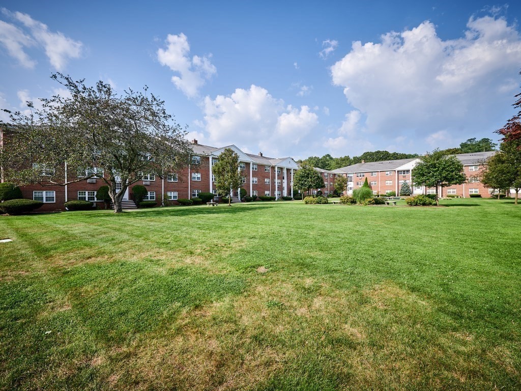 13-7 Old Colony Lane # 7 Unit: 13-7