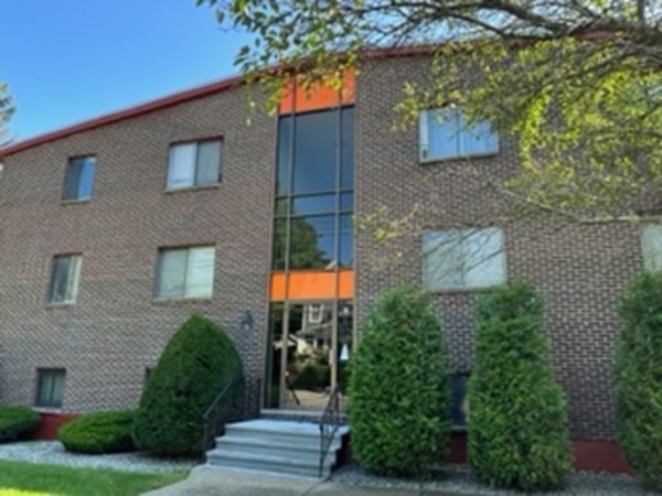 1011 Main Street # 4