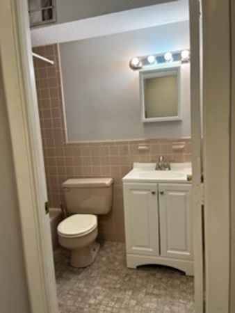 1011 Main Street # 4