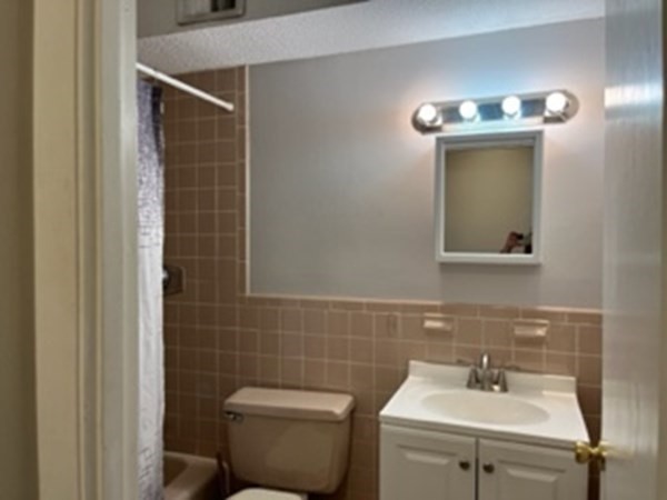 1011 Main Street # 4