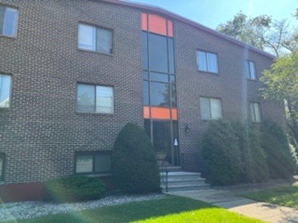 1011 Main Street # 4