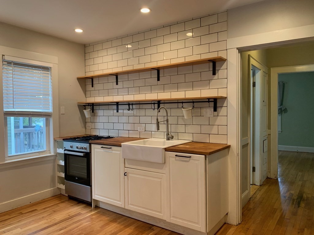 29 Gibson St # 2L