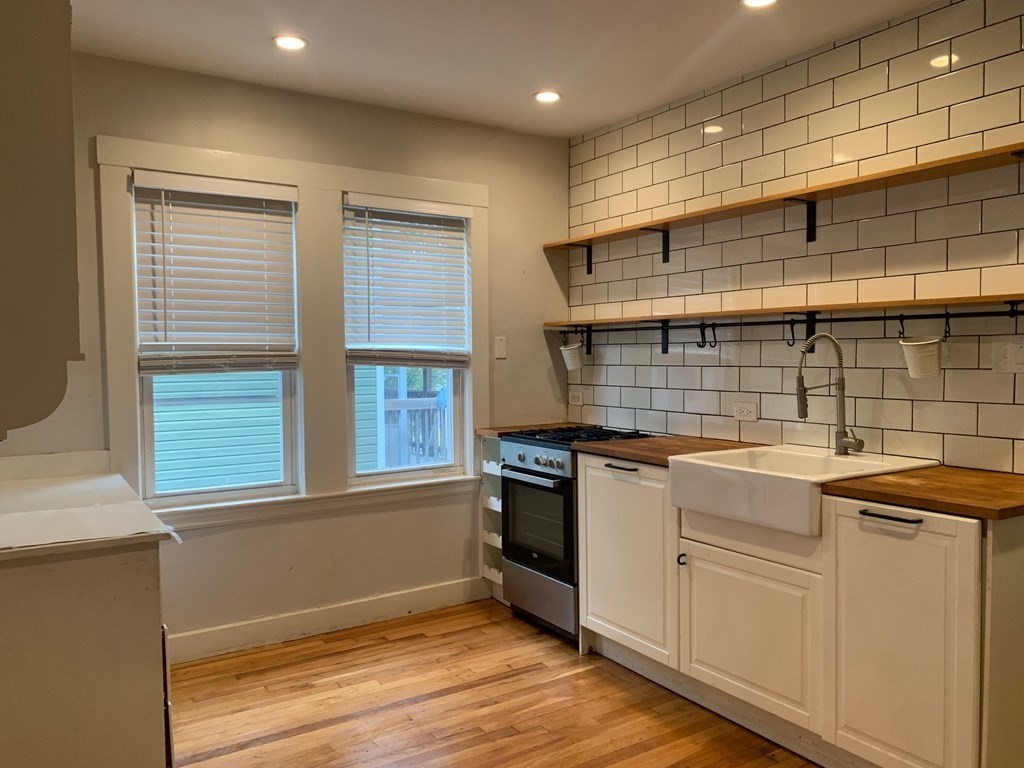 29 Gibson St # 2L