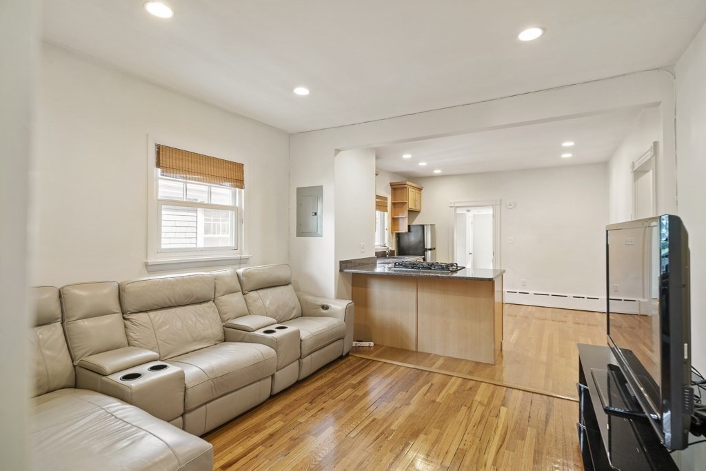 37 Aldie St # 2