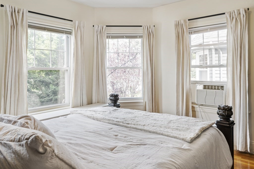 37 Aldie St # 2