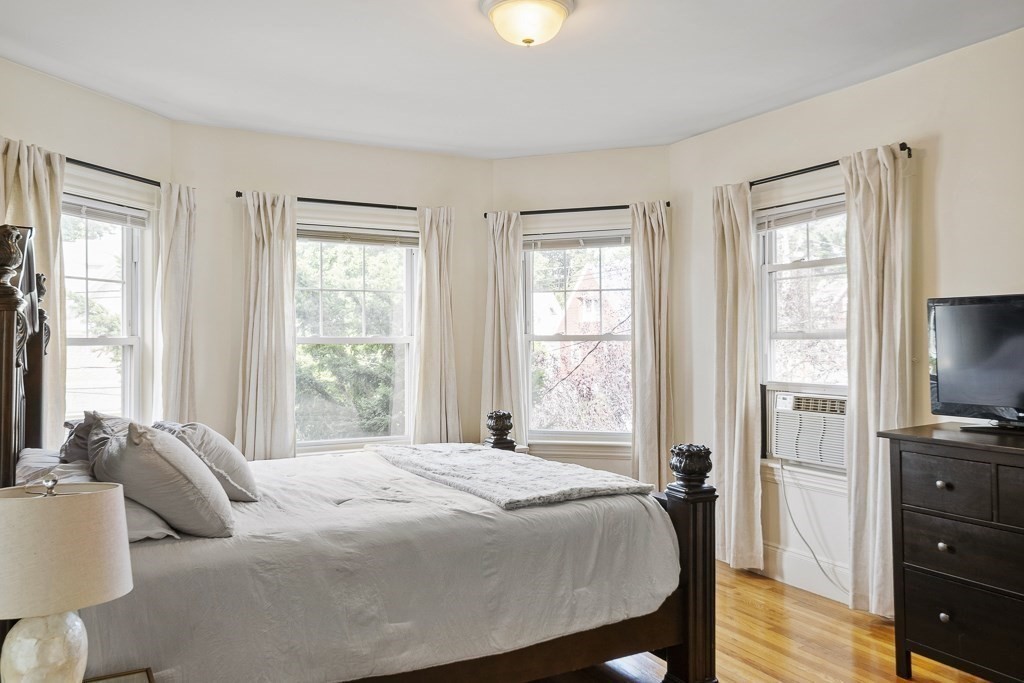 37 Aldie St # 2