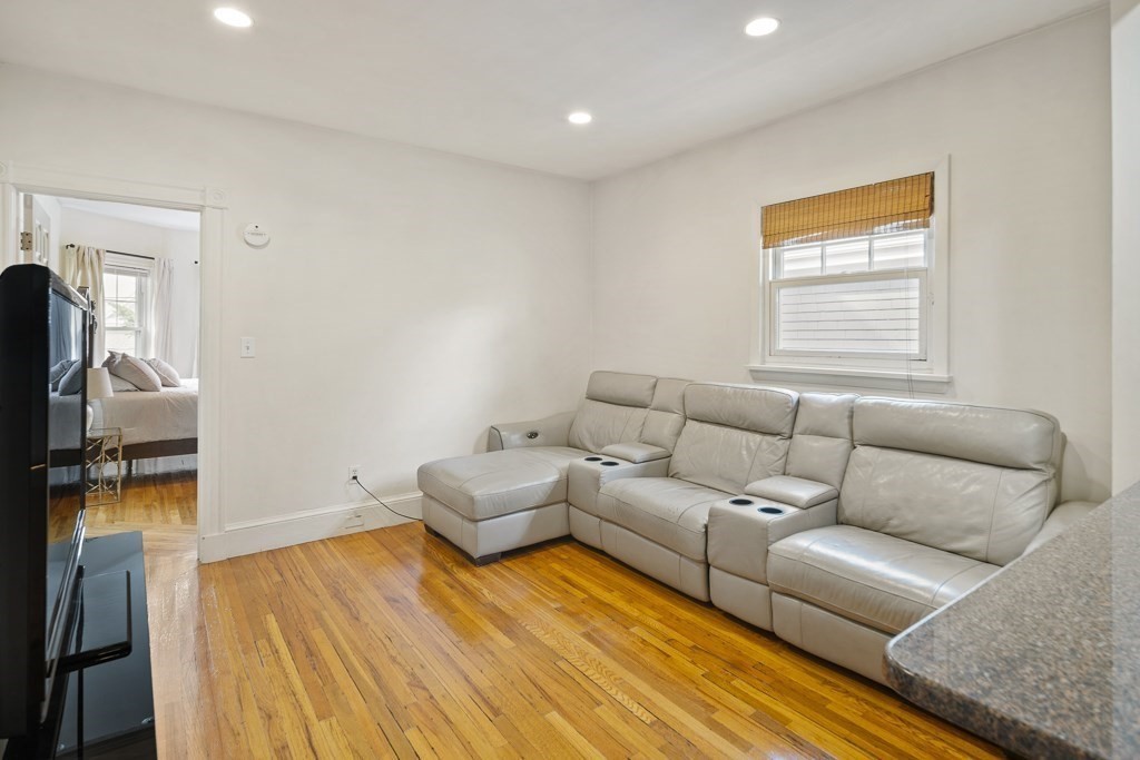 37 Aldie St # 2